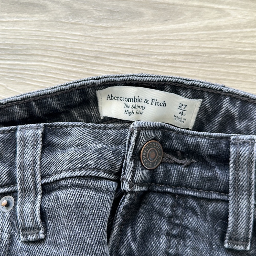 Abercrombie and Fitch High Rise Skinny Jeans - Picture 2 of 4